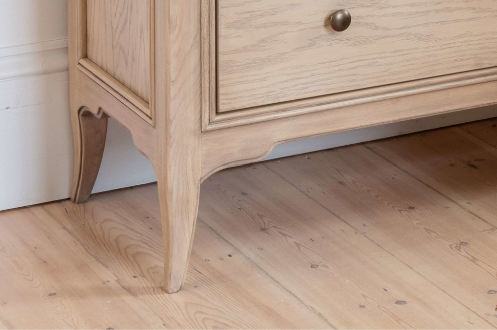 Willis and Gambier Toulon Oak 8 Drawer Chest