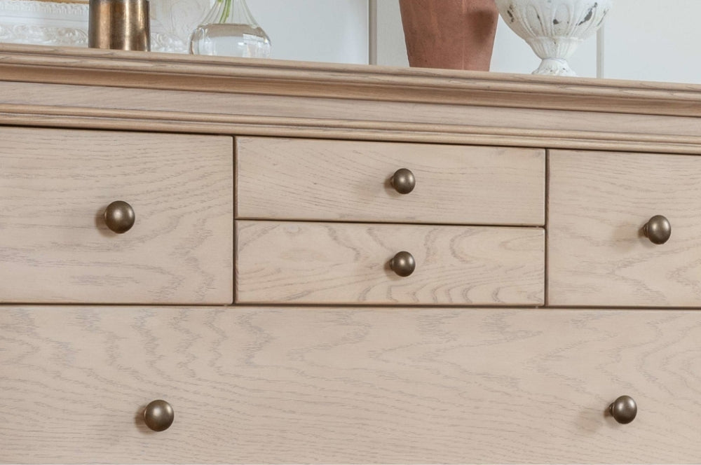 Willis and Gambier Toulon Oak 8 Drawer Chest