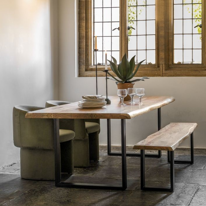 Chisbury Dining Table